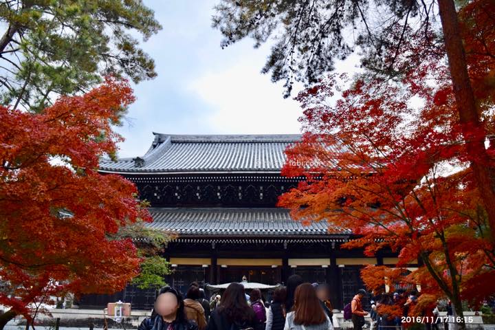 南禅寺法堂と紅葉。